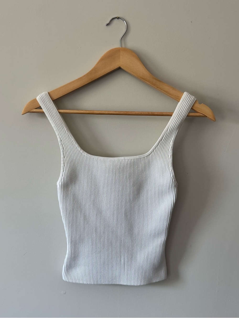 Aritzia Babaton Square Neck Ribbed Tank Top, White, Small